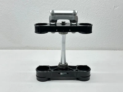 Nuevo 2024 KTM 450 SX-F Triple Abrazadera Árbol Barra Montaje Vástago de Dirección A46001132022C1 Foto 1 de 4