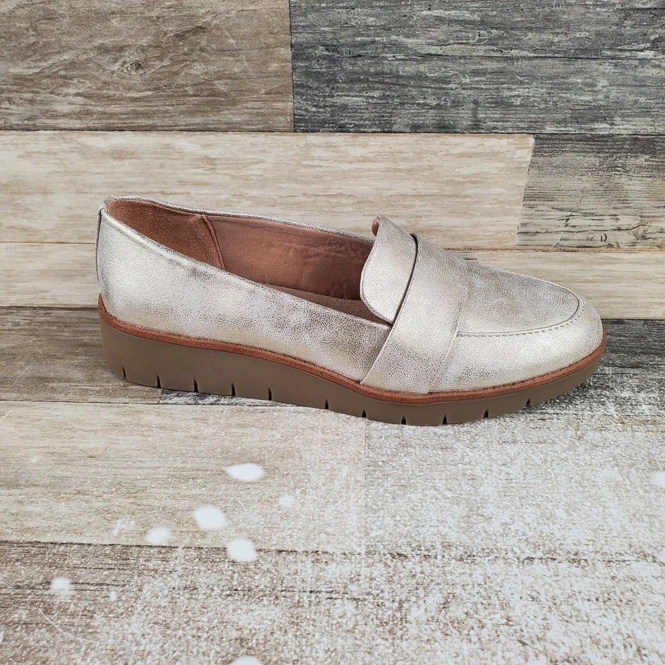 Mocasín LifeStride Ollie para mujer talla 8 ancho dorado suave metálico sin cordones punta redonda Foto 1 de 4