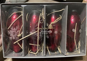 Adornos de bombilla de vidrio de mercurio grabado en rojo granero de cerámica - Juego de 4 nuevos - Imagen 1 de 5