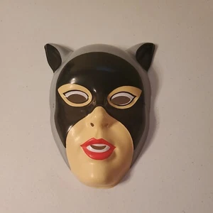Vintage 1993 Catwoman Halloween Mask DC Comics Rubies Costume Co Batman Animated - Picture 1 of 3