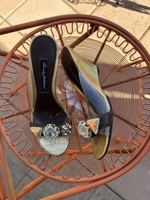 Salto anabela vintage Beverly Feldman dourado enfeitado tamanho 6.5 - Imagem 1 de 4