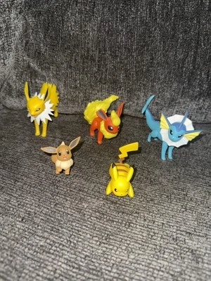 Pokémon TOMY Eeveelutions Vaporean Jolteon Flareon Eevee Pikachu 2015-2017 Foto 1 de 4