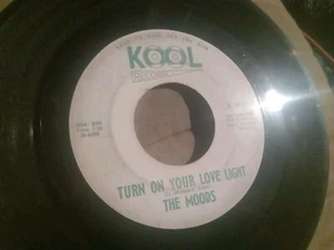 K-1032 Turn On Your Love Light/Only Young The Moods .45 Aussie Garage Rock RARE! - Picture 1 of 6