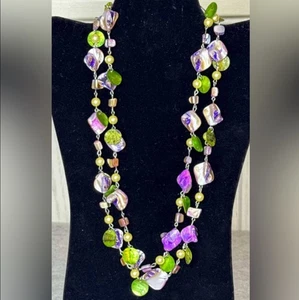 Gorgeous Vintage Shape Dyed Shell Necklace - Picture 1 of 3