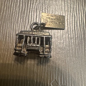 Vintage Sterling Silver Charm Fisherman’s Wharf Trolley San Fran California 2.5g - Picture 1 of 3