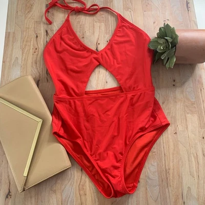 Traje de baño Express rojo recortado frontal de una pieza cuello cortado halter elástico TALLA PEQUEÑA Foto 1 de 4