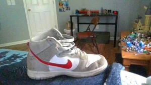 Size 5 - Nike Dunk SE High Athletic Club - Light Smoke Grey Gym Red - Picture 1 of 6