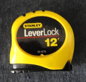 Stanley LeverLock 30-810 12 ft. Cinta métrica con clip para cinturón - Imagen 1 de 3