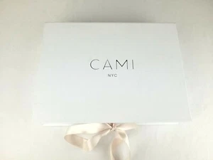CAMI NYC Caja de Regalo de Almacenamiento con Cubierta con Solapa Vacía con Cinta Blanca 12" X 9" X 2.5" - Imagen 1 de 5