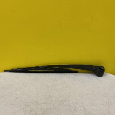 Brazo limpiaparabrisas trasero Seat Ibiza 2003-2007 y cuchilla con cubierta de chorro de agua Foto 1 de 4