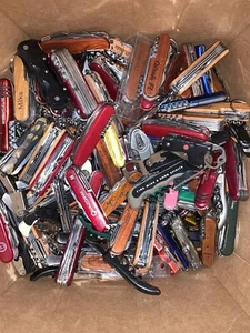 TSA Confiscated Pocket Knives/Multitools Lot! - Picture 1 of 3