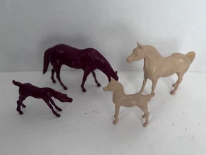 Set of 4 Vintage Hartland Plastics Horses - Mares and Foals Burgundy & Tan - Picture 1 of 6