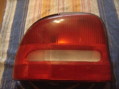 Conjunto de luz trasera izquierda Dodge/Plymouth 1995-1999 neón Foto 1 de 2