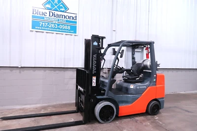 Carretilla elevadora Toyota 2017', 8FGCU32, 6.500 cojín, LP gasolina, dos etapas, 4 vías hidráulica Foto 1 de 4