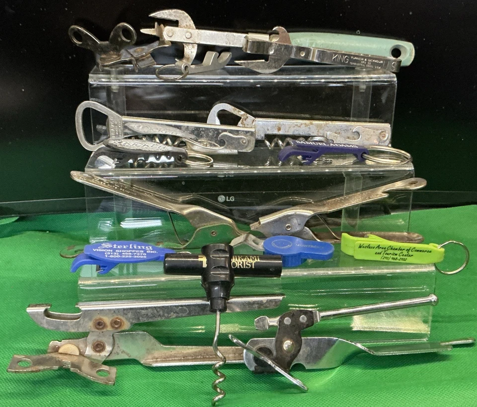 Lot of 16 Vintage Handheld Can Bottle Openers King,Vaughams,Travco,E-Z-Lift,Ekco - Image 1 of 4