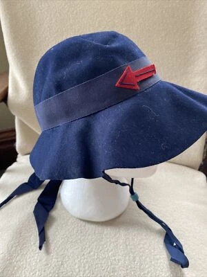 RARO SOMBRERO CUBO Vintage SUNNY TUCKER Niñas Azul Marino Lana Fieltro, Cinta de Grosgrain Foto 1 de 4