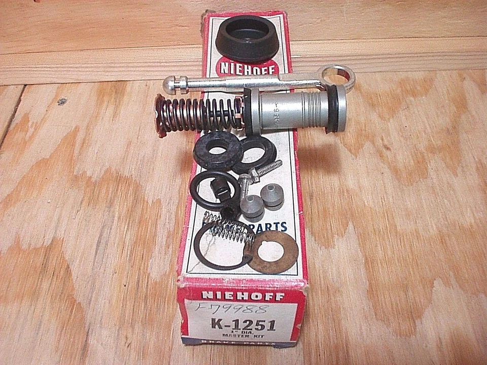 Ford Econoline 1973 1974 furgonetas E100 E250 cilindro maestro kit de reconstrucción K-1251 ¡Nuevo de Lote Antiguo! Foto 1 de 1