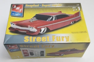 Kit Modelo Street Fury Plymouth 1:25 ERTL Red Skill 1 Easy Age 8+ 2002 Nuevo - Imagen 1 de 7