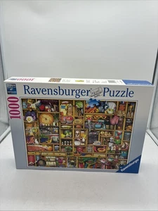 Ravensburger Puzzle 1000 Pezzi Armadio Cucina Strano Collage Arte Completo - Foto 1 di 14