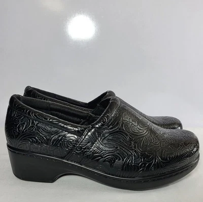 Btrue  by Baretraps Women's Size 10W Brasil slip on Black Embossed Clogs.  - Image 1 of 4