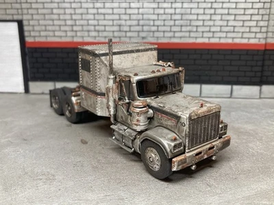 1980 GMC General 1/64 Diecast Rusty Weathered Semi Tractor Truck Barn Find IXO - Image 1 of 4