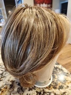 RAQUEL WELCH Upstage RL 12/22SS Shaded Cappuccino,  Average Cap, Tag, and Box - Image 1 of 4