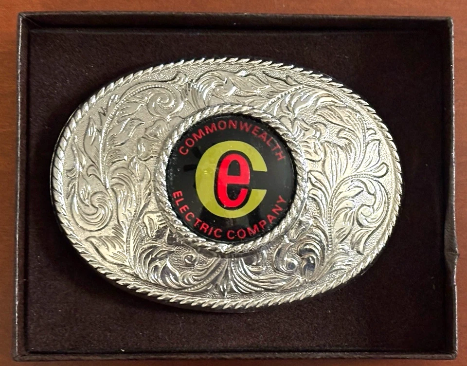 Hebilla de cinturón cromada Commonwealth Electric Company tono plateado de colección Foto 1 de 3