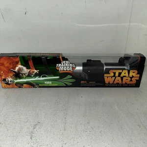   Star Wars Rache der Sith Yoda Electronic Jedi Training Lichtschwert 2005  - Bild 1 von 4