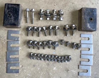 CHRYSLER IMPERIAL SUPORTE DE PARA-CHOQUE TRASEIRO PORCAS PARAFUSOS ARRUELAS DE TRAVA 1964-1966 64-66 - Imagem 1 de 4