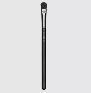 MAC 246 Synthetic Fluffy Eye Brush - new - Picture 1 of 1