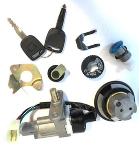 IGNITION KEY LOCK SET CHINESE SCOOTER GY6 4STROKE 50-150cc TAOTAO PEACE BMS VIP - Picture 1 of 4