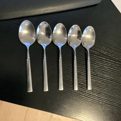 ONEIDA EASTON STAINLESS SET OF 5 SOUP SPOONS - Image 1 of 2