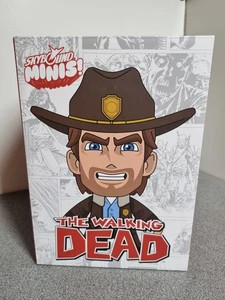 The Walking Dead Skybound Mini's XL Rick Grimes Comic Vinyl Figure Sealed - Picture 1 of 4