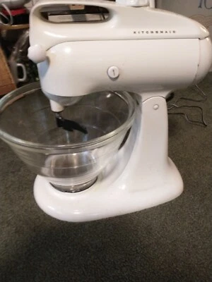 Batidora de pie Kitchenaid 3-C blanca de colección con cuenco de vidrio para colmena Hobart con batidor Foto 1 de 4