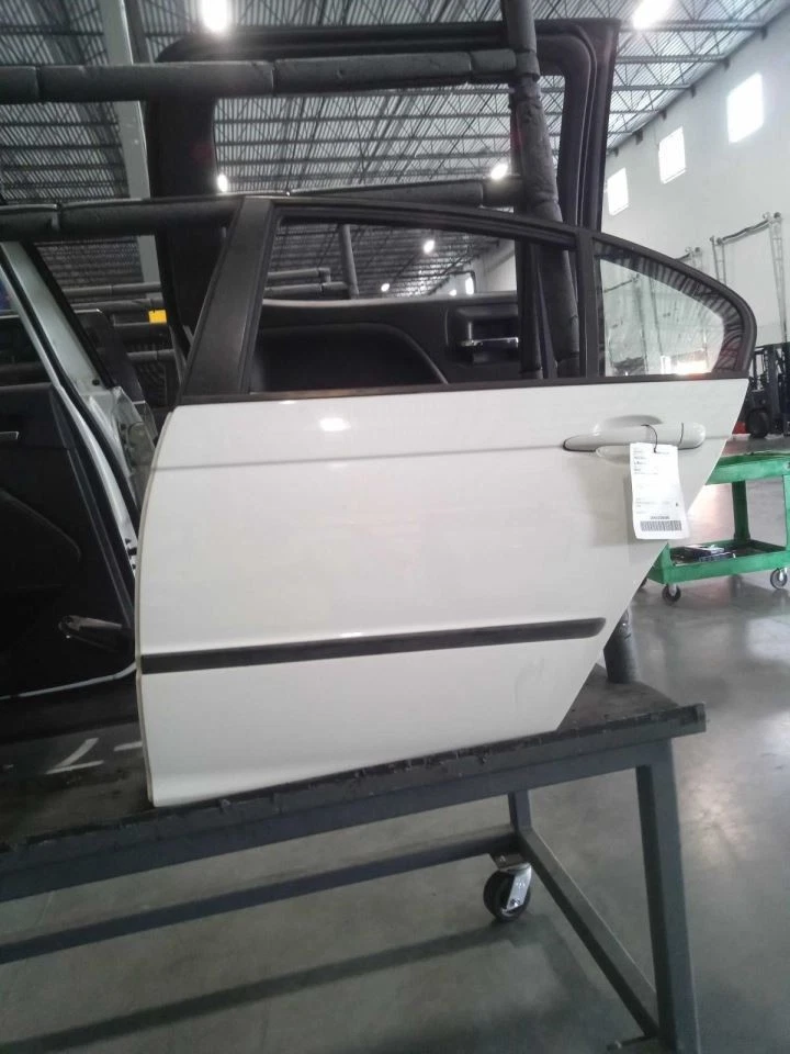 Puerta trasera del conductor sedán mercado de Canadá para BMW 320i 485600 01-05 Foto 1 de 1