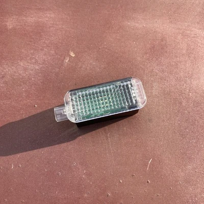 AUDI A6 A8 QUATTRO C7 2006-2018 LUZ CORTESÍA INFERIOR DELANTERA DERECHA LÁMPARA (T-3) Foto 1 de 4