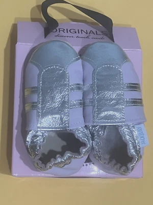 Zapatos de cuna Jack & Lily para niñas pequeñas de cuero suave lavanda y plata 12-18 meses nuevos en caja Foto 1 de 4