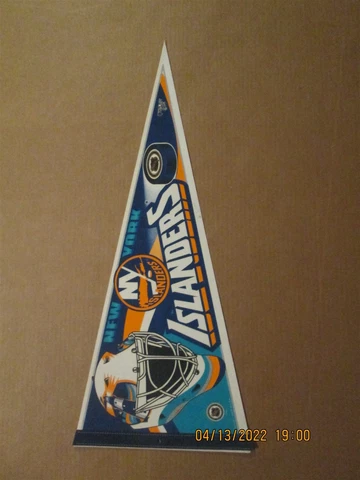 NHL New York Islanders Vintage Lighthouse Goalie Helmet Team Logo Pennant Cover