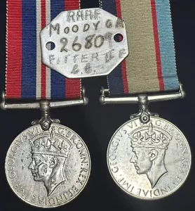 Australia WWII x 2 . British War & Aust Service + Dog Tag 26809 C R MOODY RAAF - Picture 1 of 3