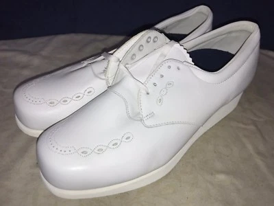P. W. Minor Orthopedic White Lace Up Wedge Heel Comfort Shoe 9.5 AA Narrow - Image 1 of 4
