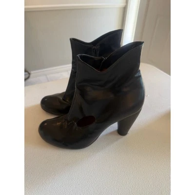 Designer Chie Mihara Black Ankle Boots Sz 40.5 (9.5) Oval Cut-Out Side Zipper - Image 1 of 4