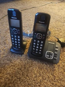 Panasonic KX-TGE630 Answering Machine Base Unit 2 Handsets w/AC Power Adapter - Picture 1 of 7