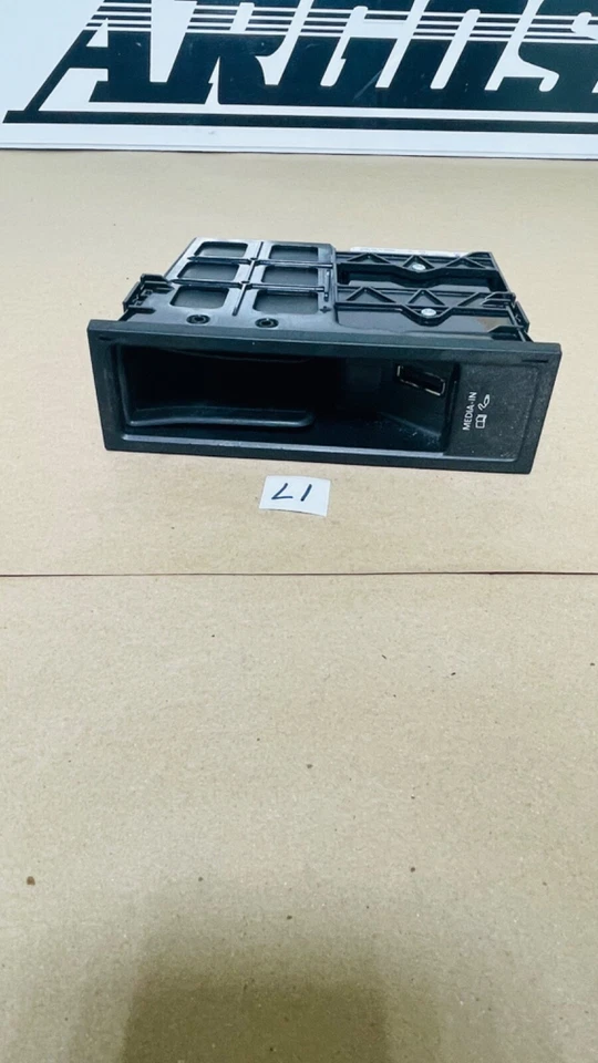 Módulo de entrada de medios Volkswagen GTI 2010-2014 enchufe multimedia OEM L1 Foto 1 de 3
