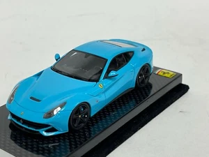 1/43 Looksmart Ferrari F12 Berlinetta in Baby Blu Ruote Nere su Base Carbonio - Foto 1 di 10