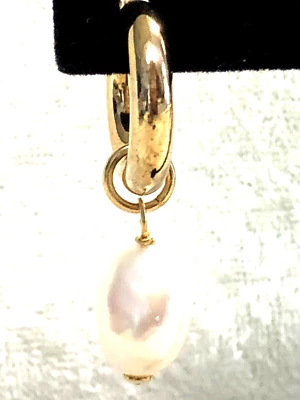 HONORA HOOP EARRINGS W/ CULTURED PEARL CHARM, 18K GOLD PLATED (M4557-24) - Image 1 of 4