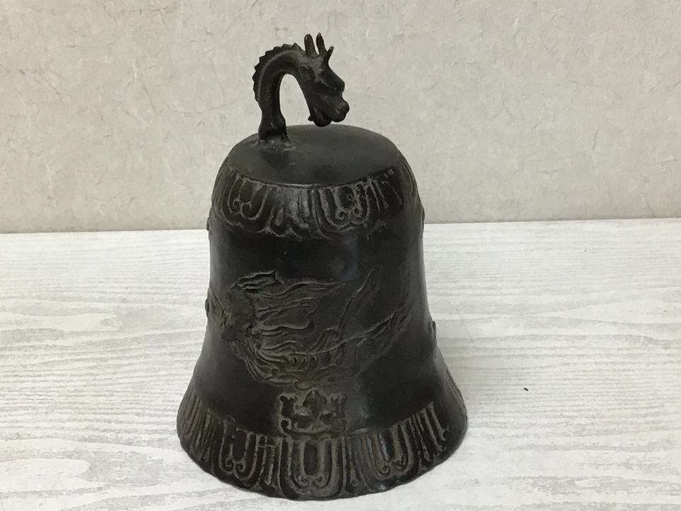 Y2248 OKIMONO Campana de Cobre Doncella Celestial Japonesa Antigua De Colección Japón Foto 1 de 4