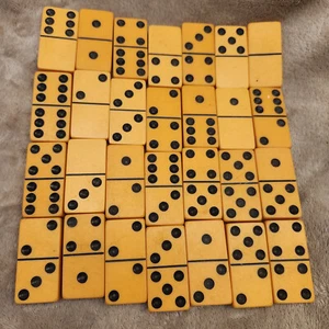 Vintage Bakelite Butterscotch Colored Dominoes 28 Oversized 1"x2"x3/8" Piece Set - Picture 1 of 5