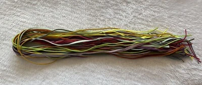 50 hilos (1 m/hilo)- Bolso de agarre plano imitación gamuza cordón encaje colores mezclados 3x1,5 mm Foto 1 de 2