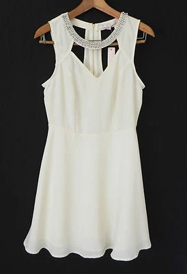 全新 Romeo & Juliet 无袖合身喇叭迷你礼服奶油色珠宝装饰 S 码 — 第 1/4 张图片