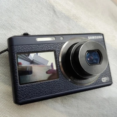 Samsung DV180F Digital Camera Dual Screen 16 MP 5x Optical Zoom -Blue - Image 1 of 3